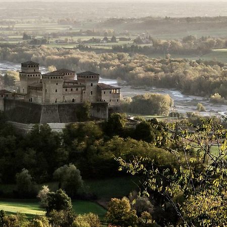 La Locanda Del Borgo Torrechiara Exteriör bild