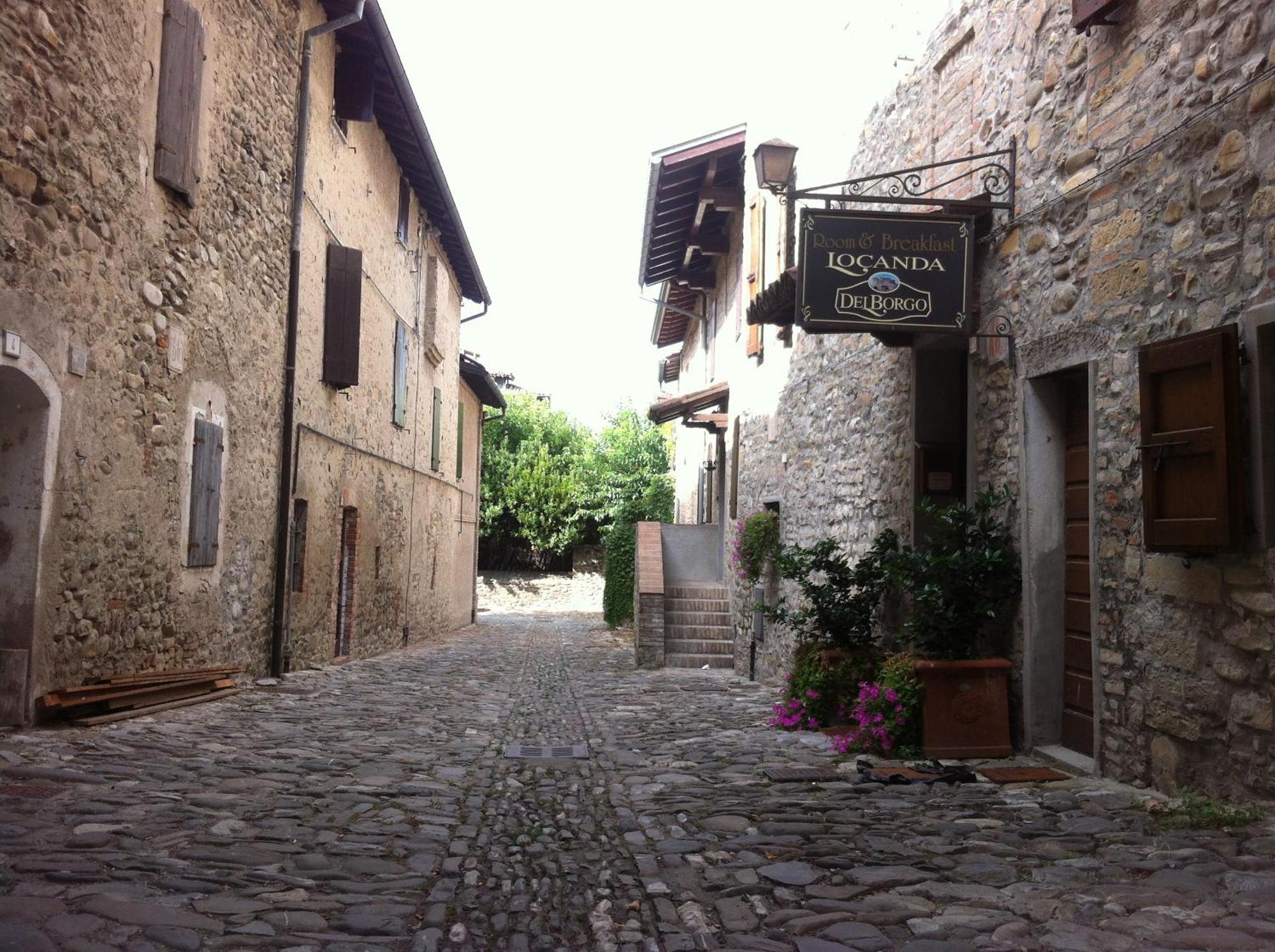 La Locanda Del Borgo Torrechiara Exteriör bild