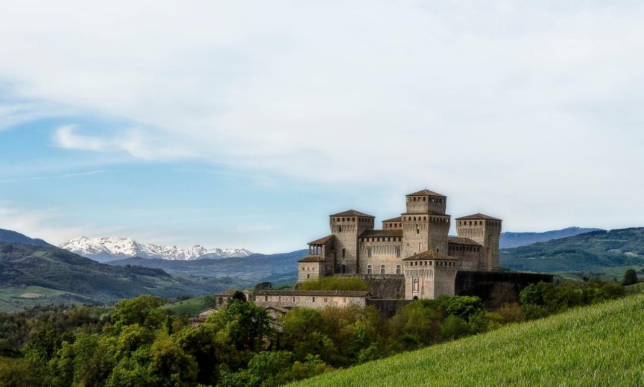 La Locanda Del Borgo Torrechiara Exteriör bild
