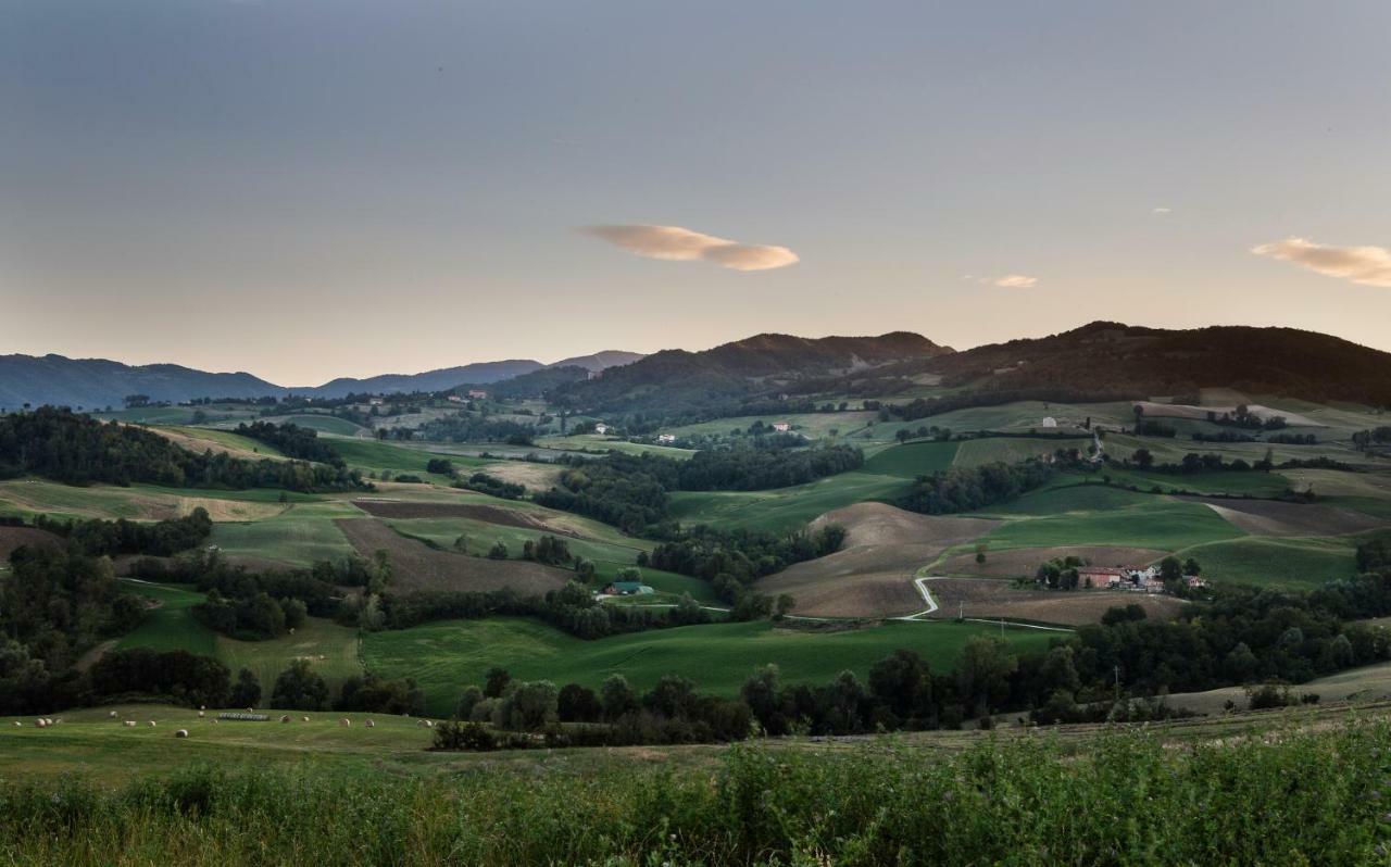 La Locanda Del Borgo Torrechiara Exteriör bild